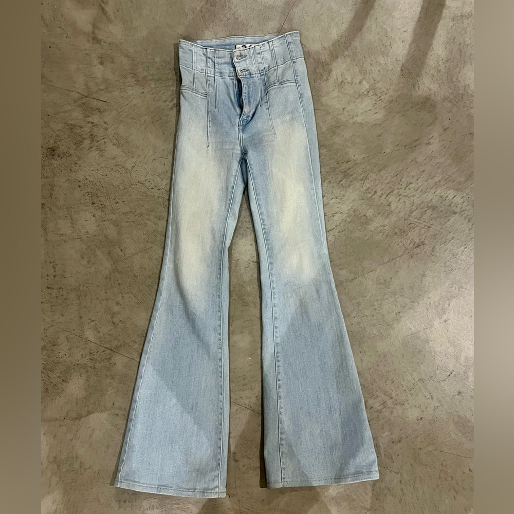 FREE PEOPLE SIZE 24 Jayde Flare Jeans Light Wash